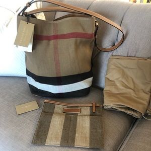 Burberry bucket tote *NEW*